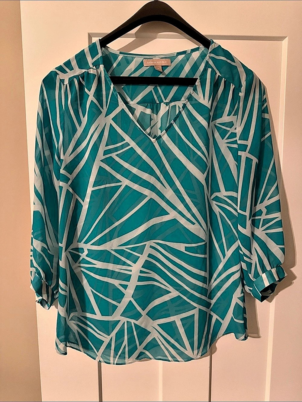 Banana Republic Abstract Print Blouse in Blue & White Size Medium Like New